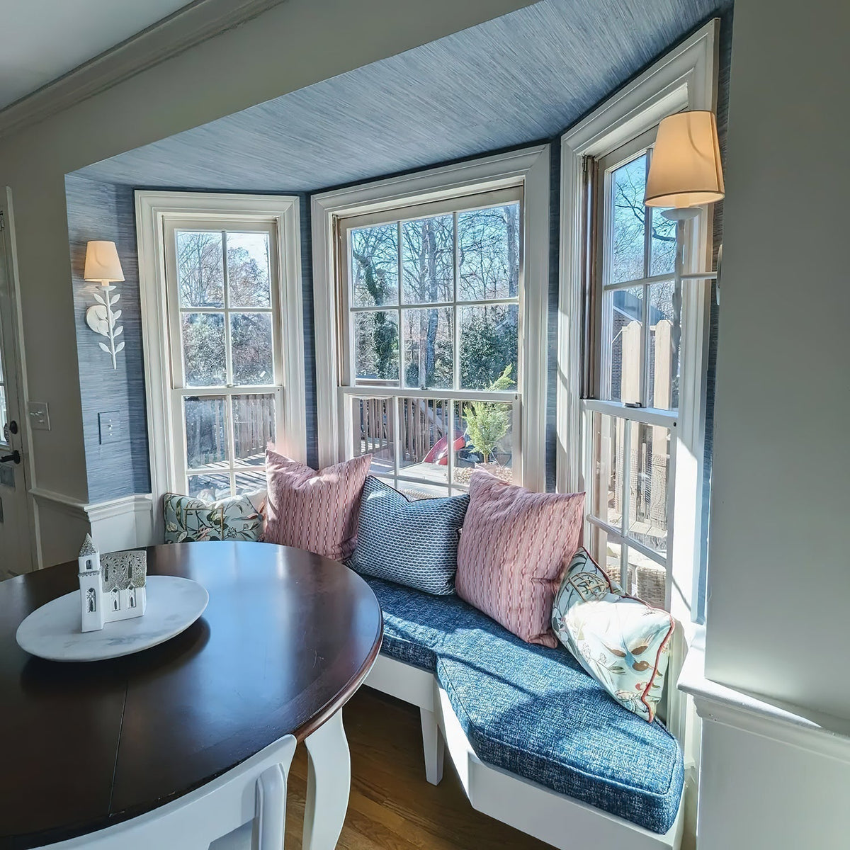 Evoque wandlamp met goudbladeren afwerking en stoffen kap