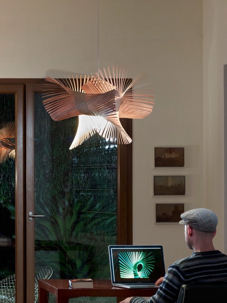 Avian Flair hanglamp van natuurlijk hout