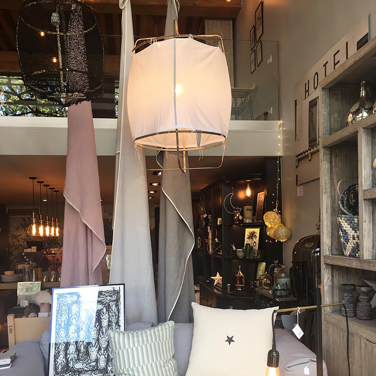 Arioelia hanglamp met bamboe lampenkap voor de woonkamer