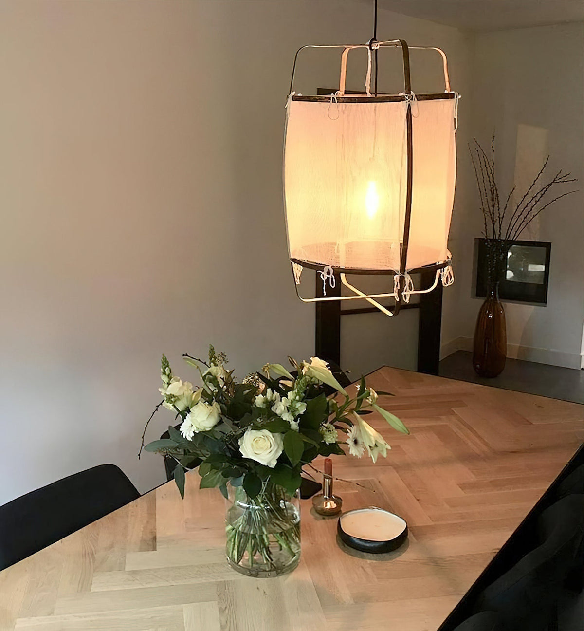 Arioelia hanglamp met bamboe lampenkap voor de woonkamer