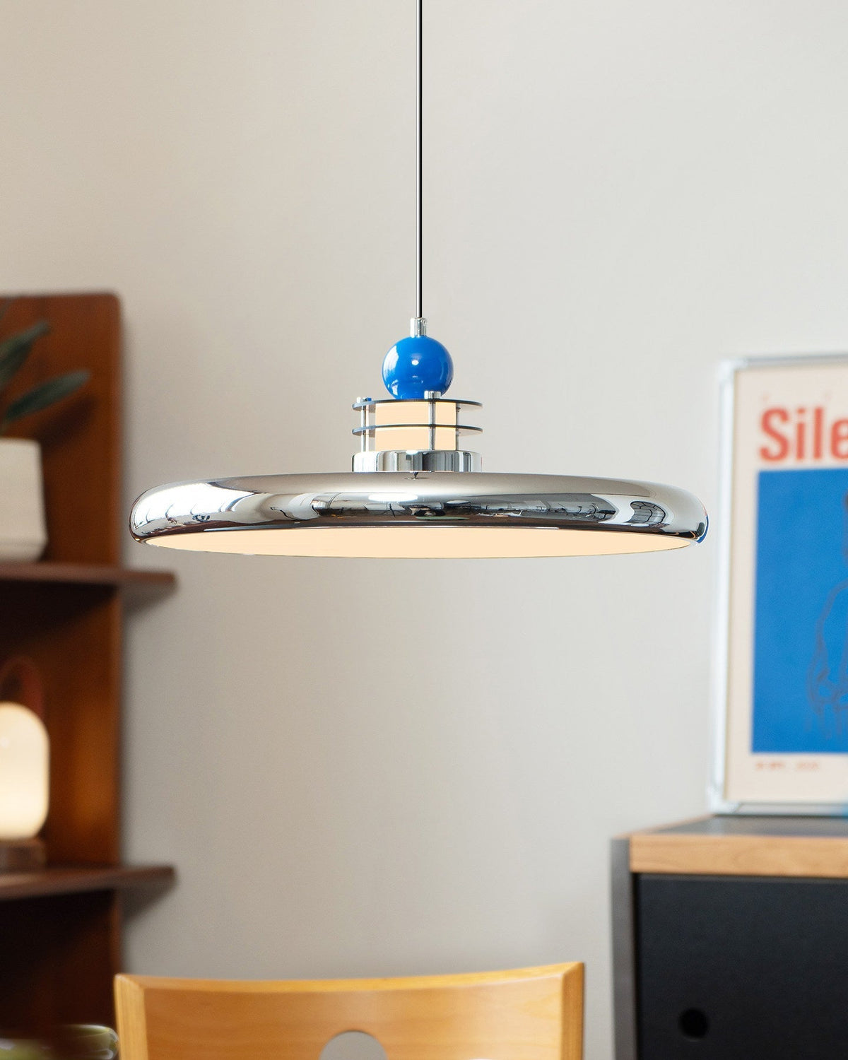 Celian hanglamp met gepolijste chroom en blauw acryl