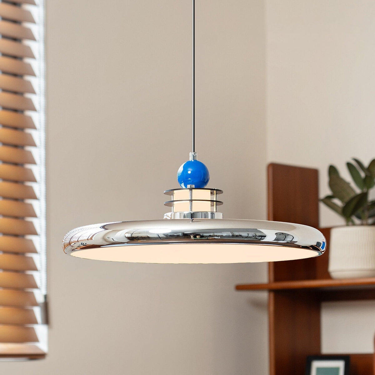 Celian hanglamp met gepolijste chroom en blauw acryl