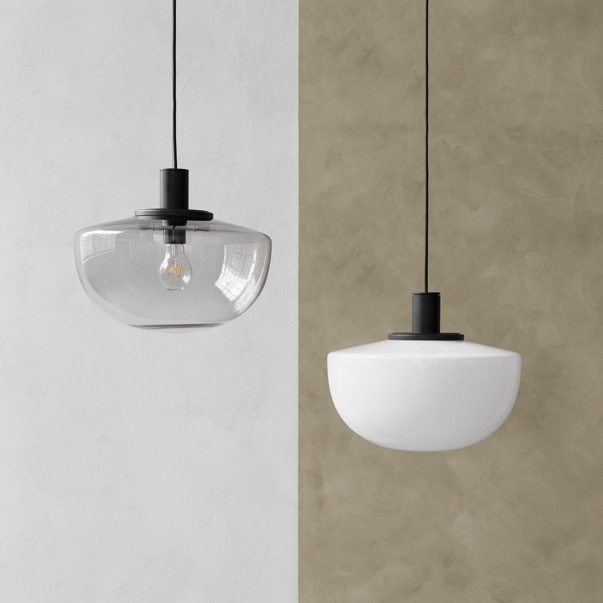Moderne hanglamp met glazen koepel en metalen bevestiging in minimalistisch ontwerp