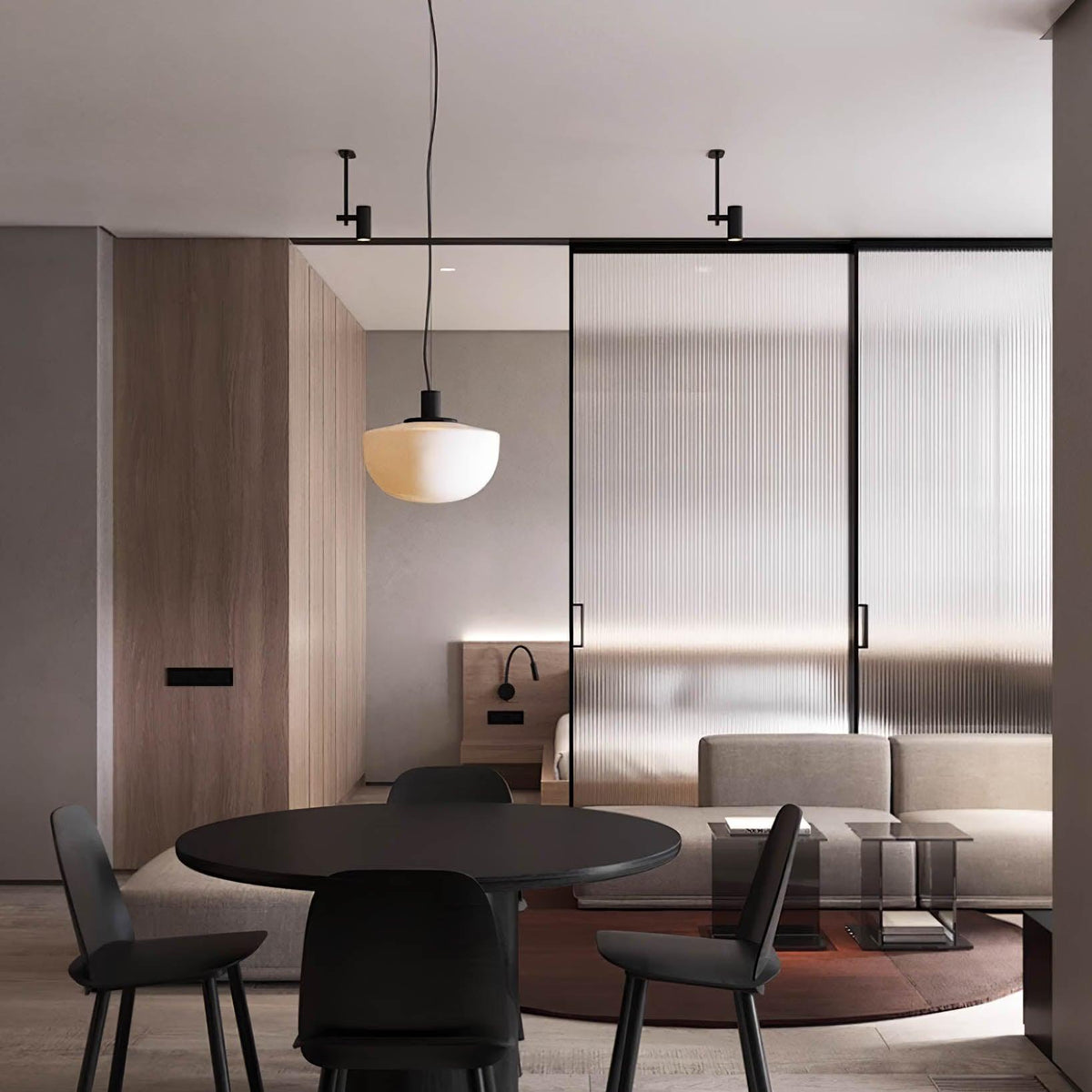 Moderne hanglamp met glazen koepel en metalen bevestiging in minimalistisch ontwerp