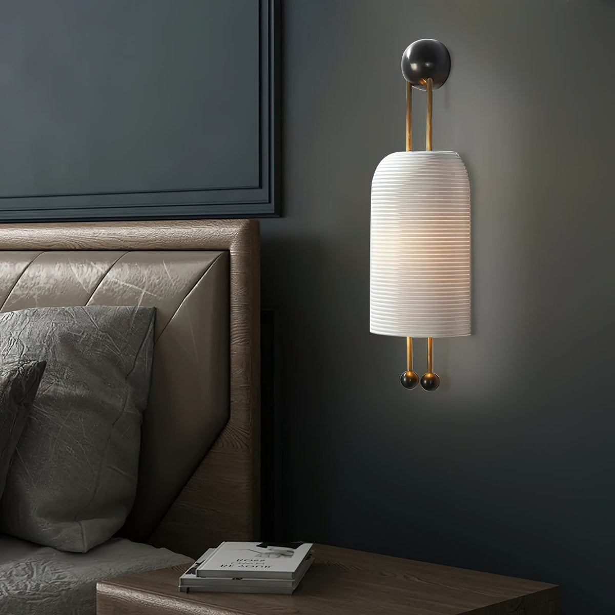 Bly wandlamp van glas met Kap van en Goudkleurige Staven