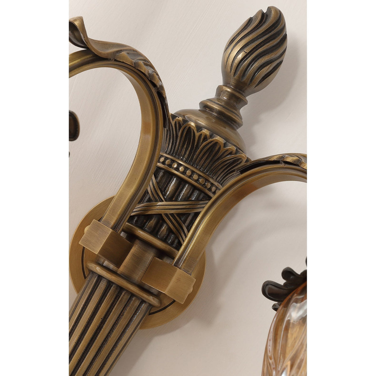 Viraerelia wandlamp