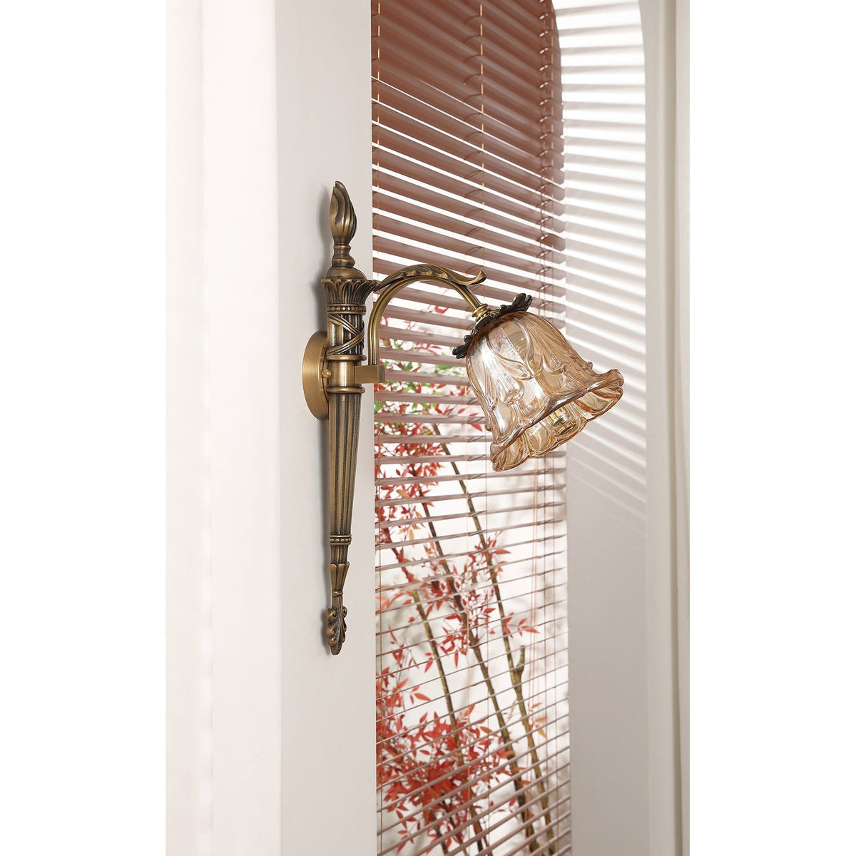 Viraerelia wandlamp