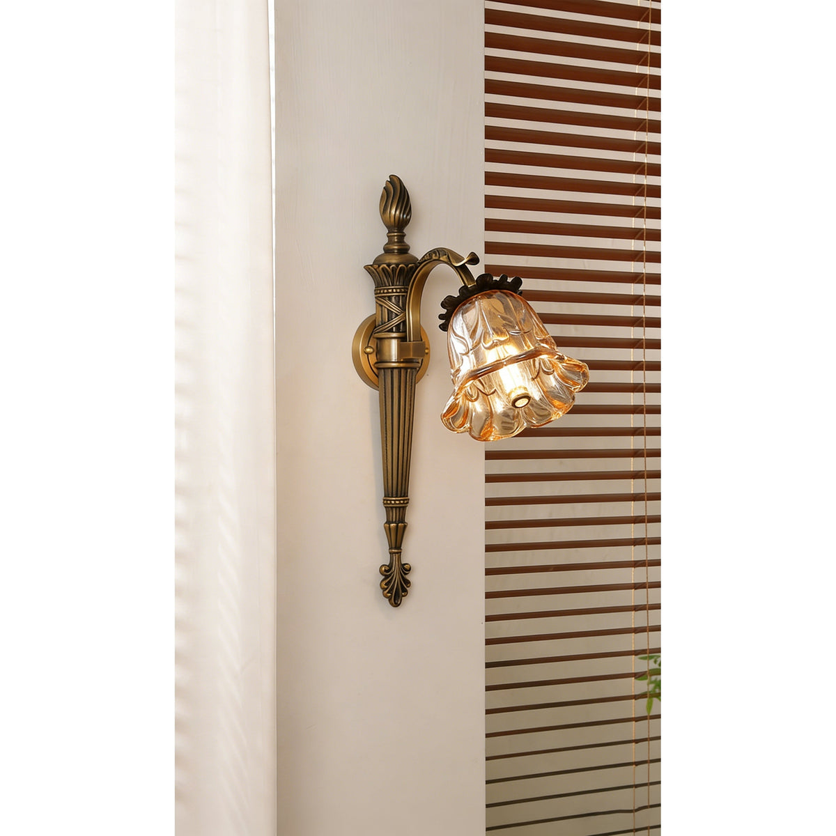 Viraerelia wandlamp