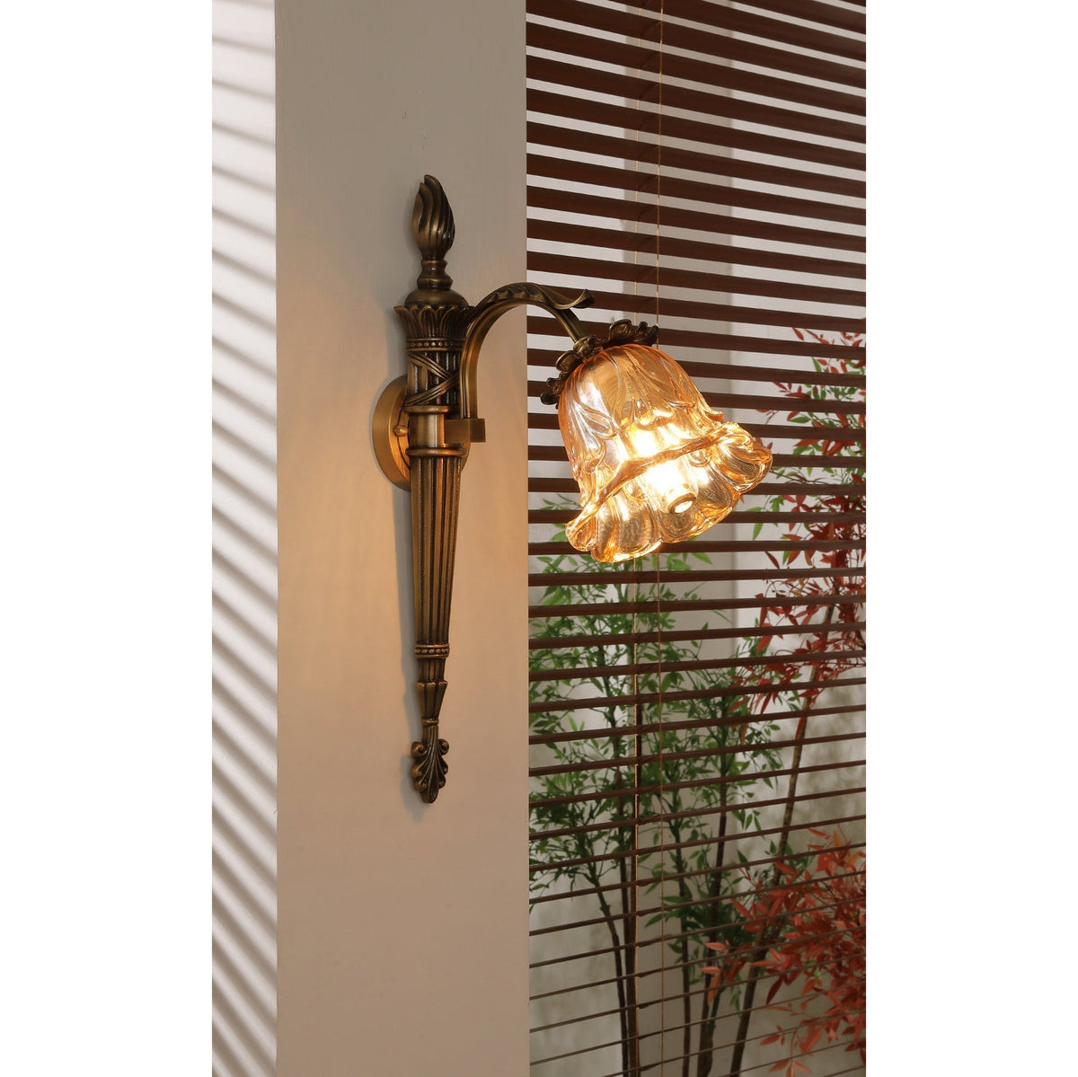 Viraerelia wandlamp