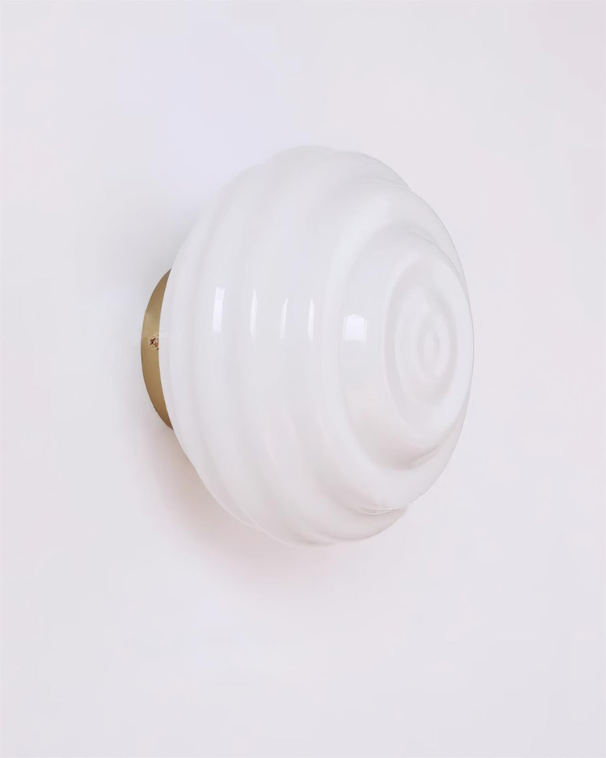 Celalelle wandlamp met glas in goudkleurige afwerking