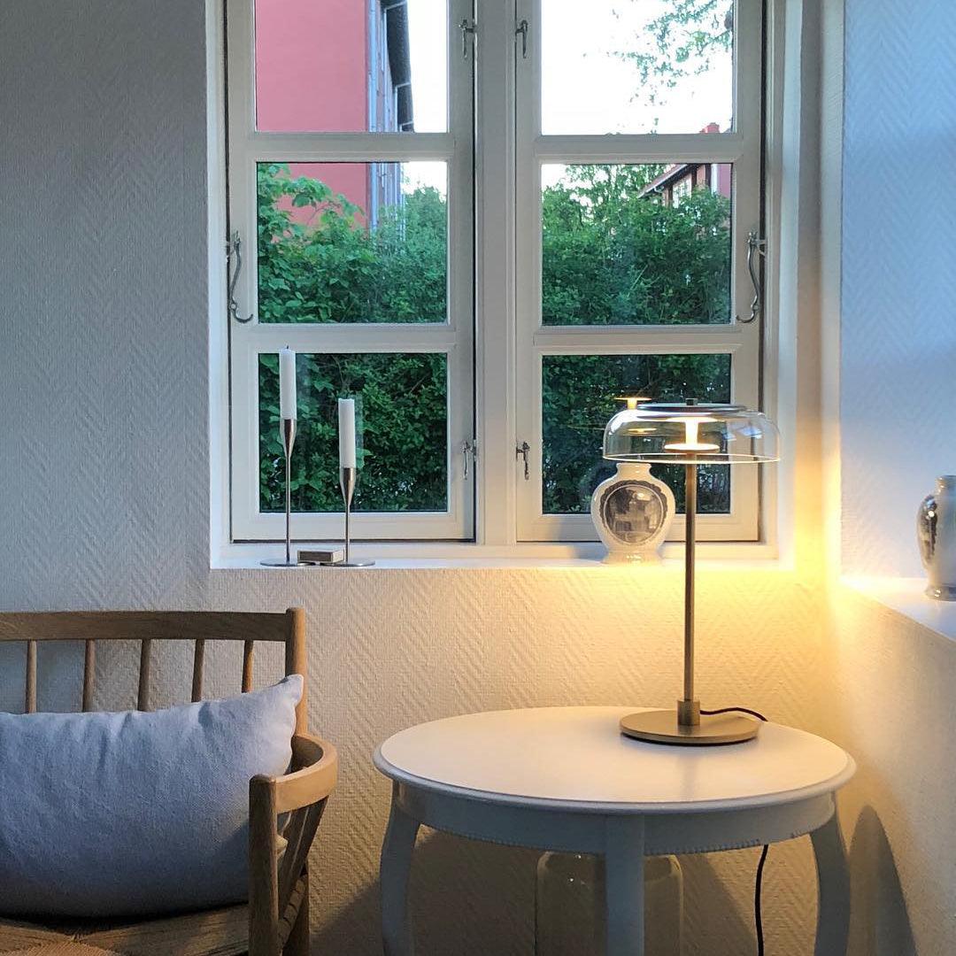 Rinelette tafellamp heldere glazen kap houten voet