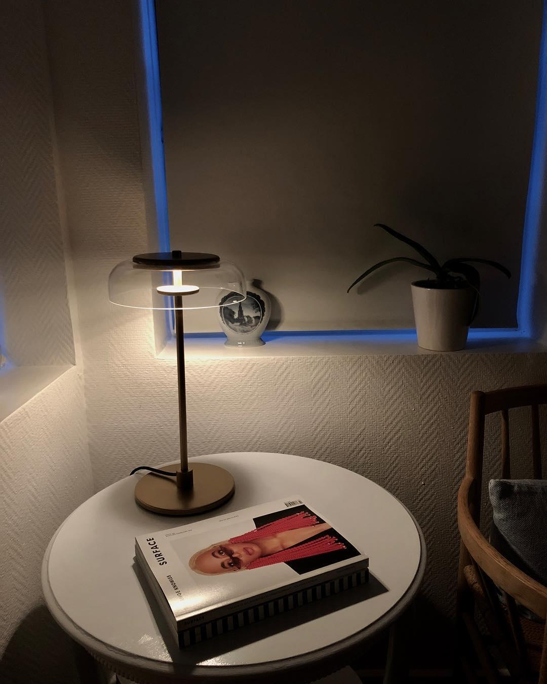 Rinelette tafellamp heldere glazen kap houten voet