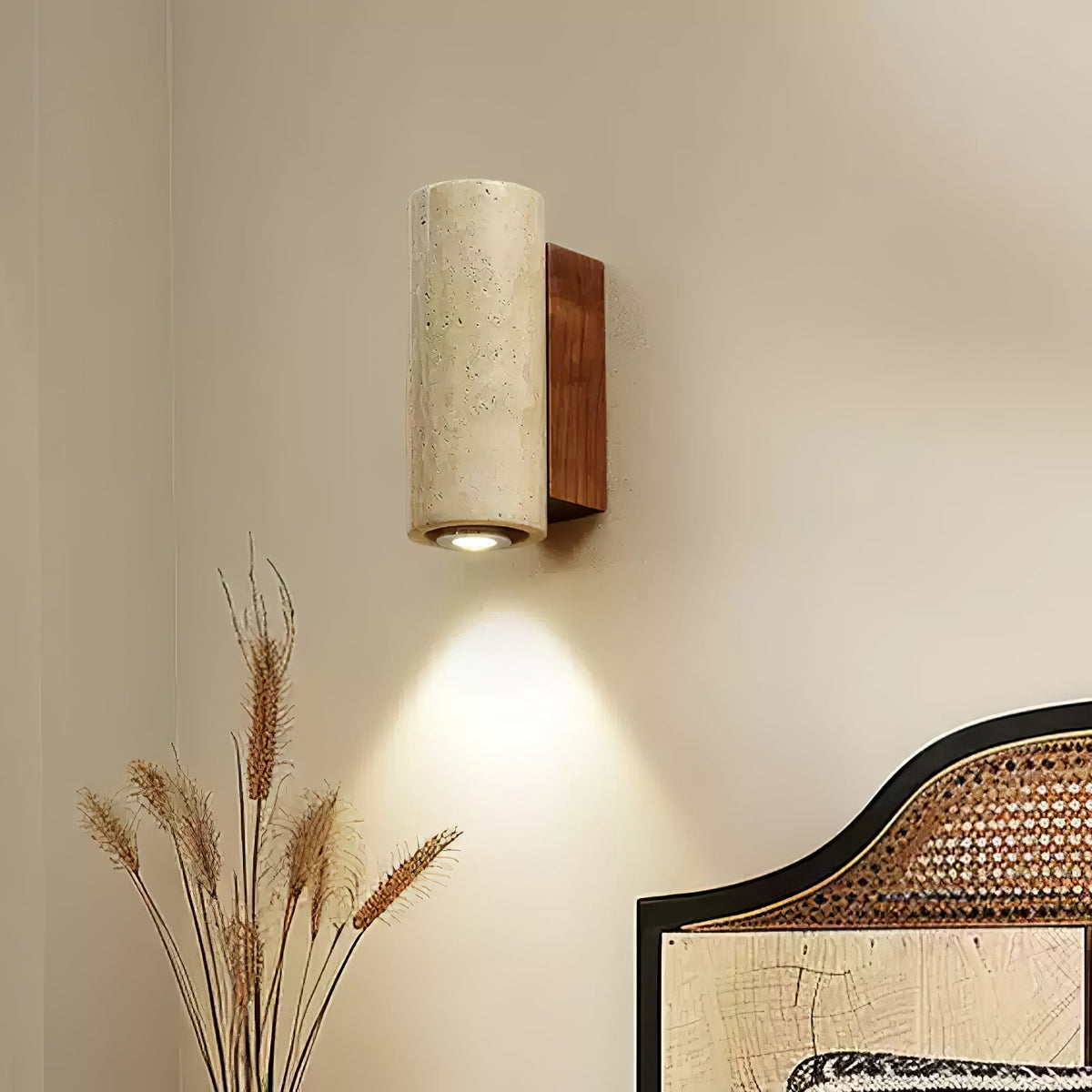 Nula cilindervormige wandlamp van travertin en walnoot