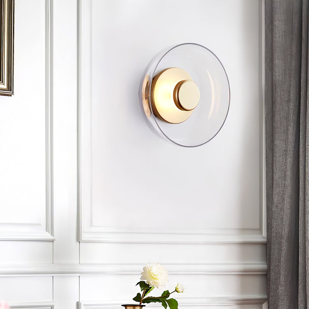 Aether messing wandlamp met glazen kap