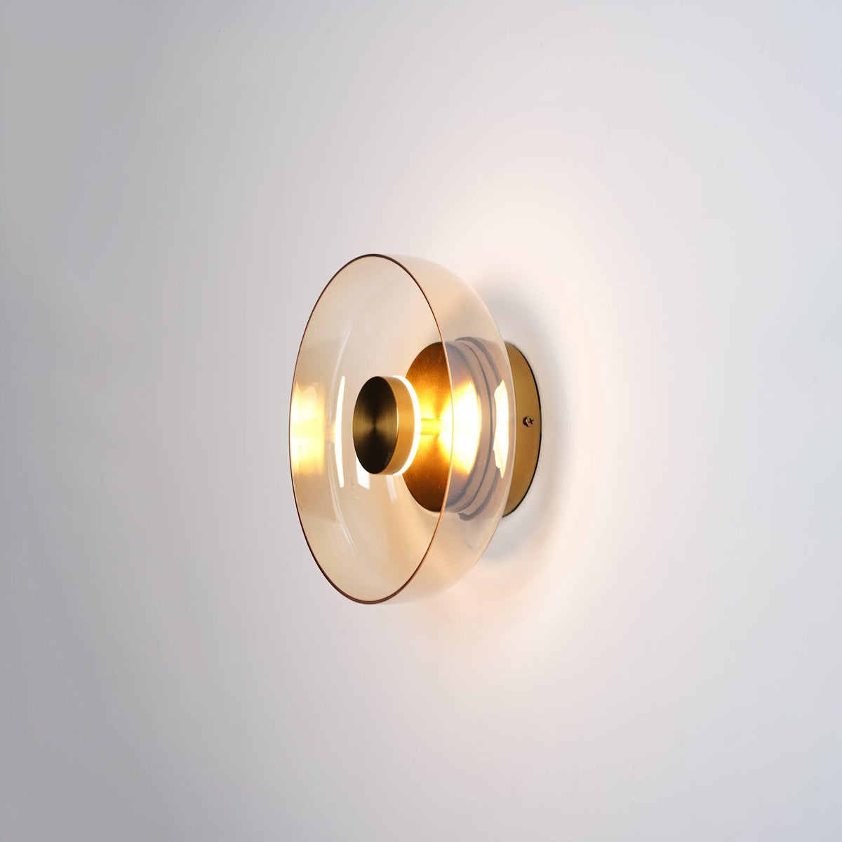 Aether messing wandlamp met glazen kap