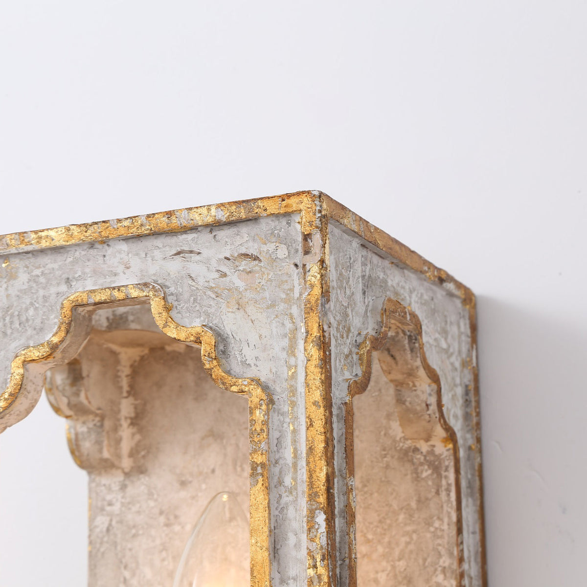 Orelararia wandlamp