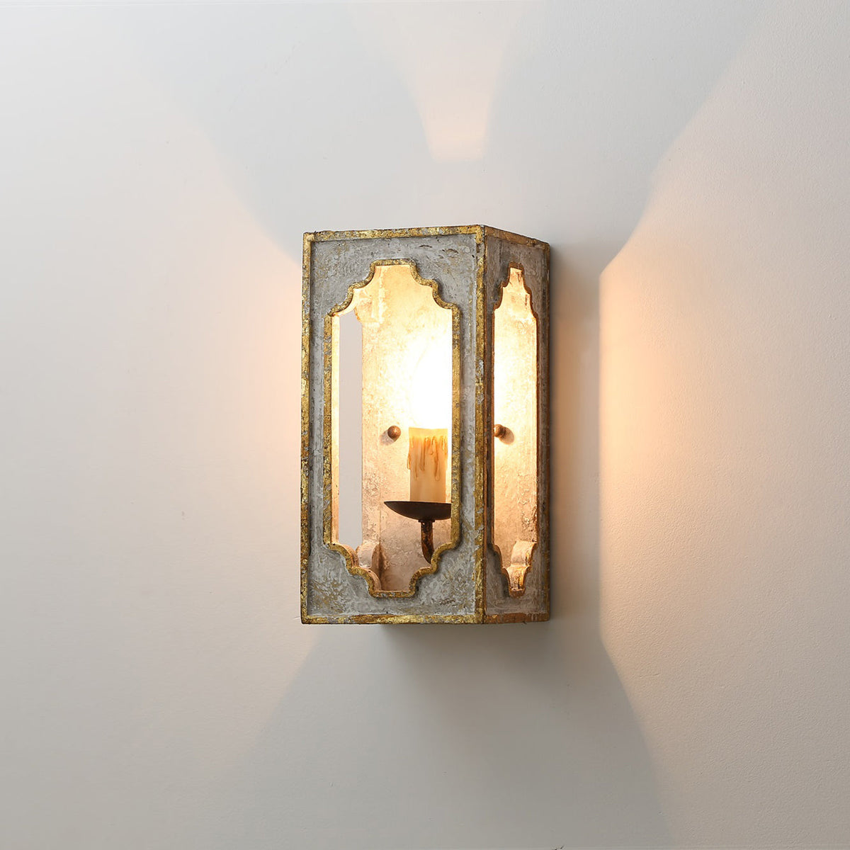 Orelararia wandlamp