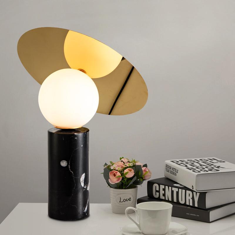Dila Minimalistische tafellamp van marmer