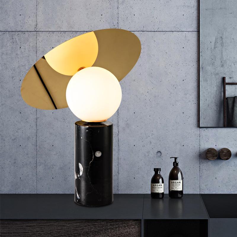 Dila Minimalistische tafellamp van marmer