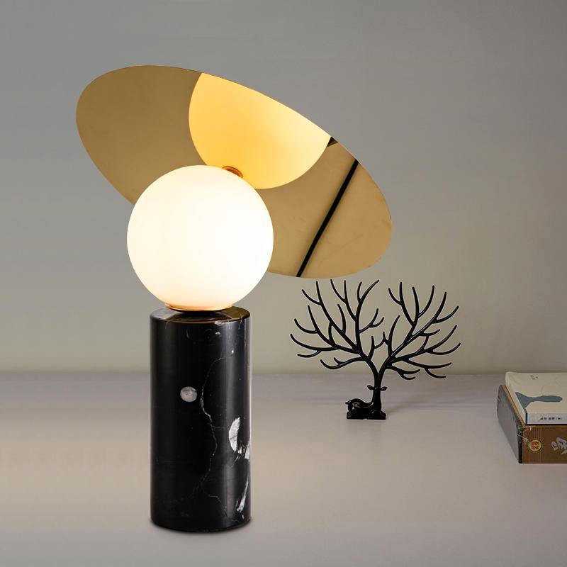 Dila Minimalistische tafellamp van marmer