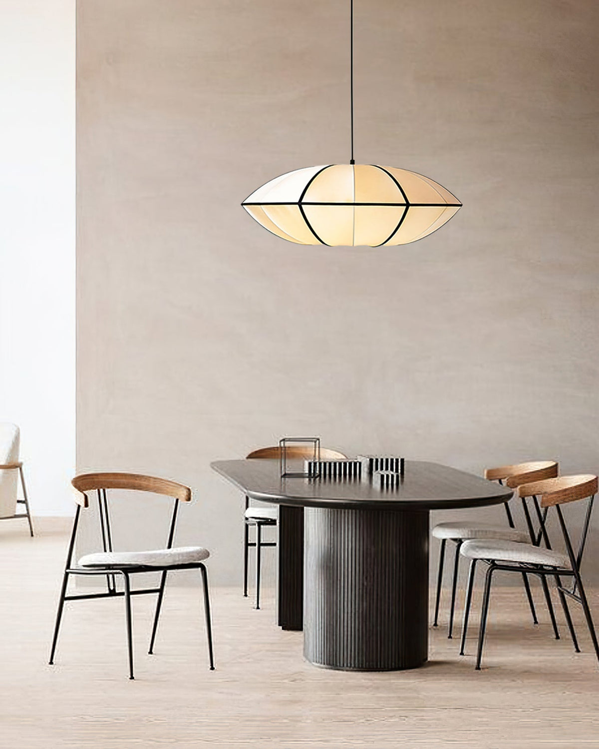 Inez hanglamp van stof met futuristisch ontwerp