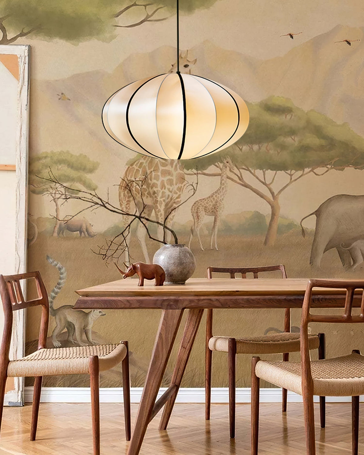 Inez hanglamp van stof met futuristisch ontwerp