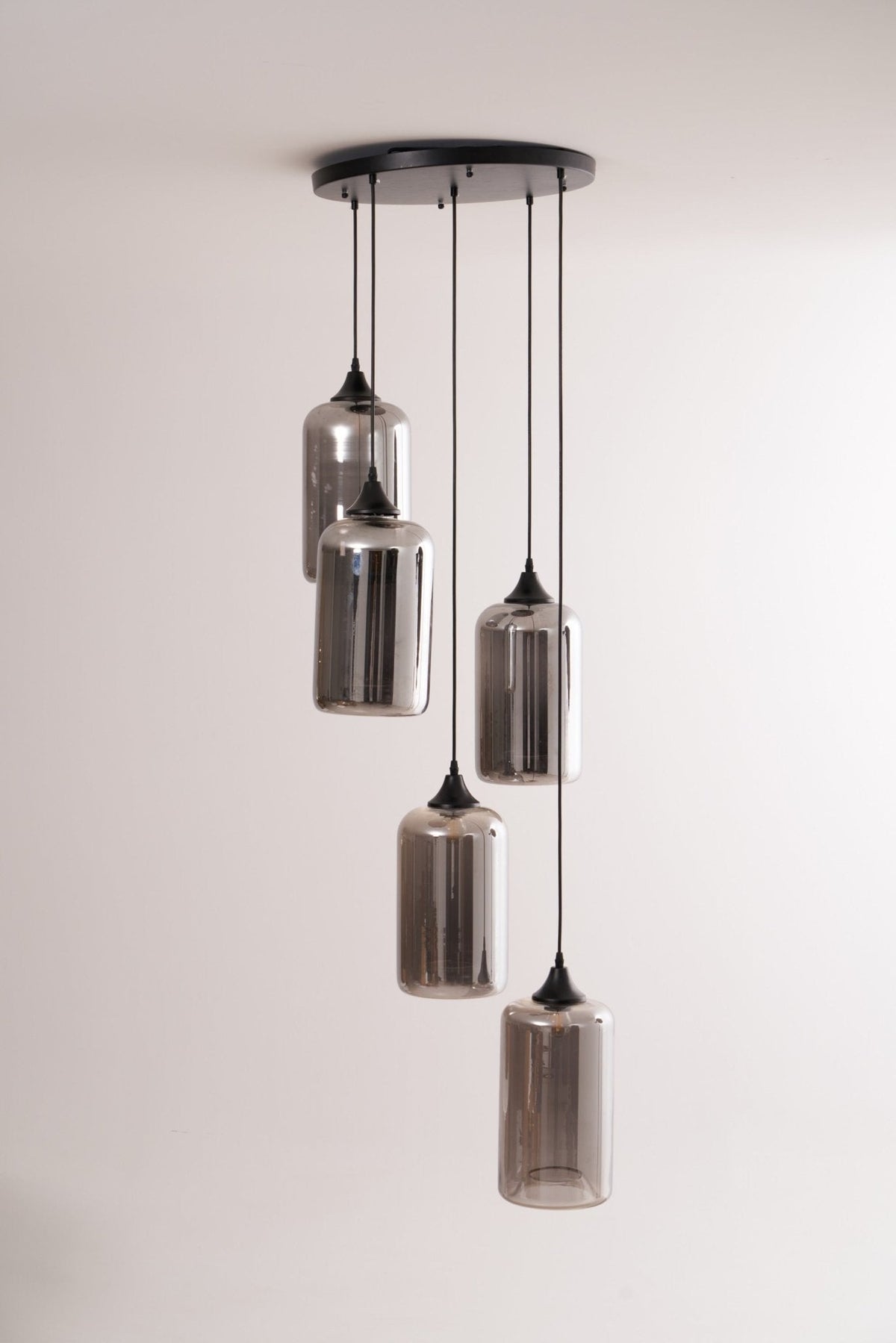 Tevely hanglamp met industriële stijl en glazen kap
