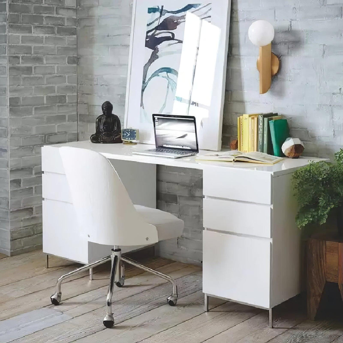 Liorarelle wandlamp met glazen bol en sculpturale vormgeving
