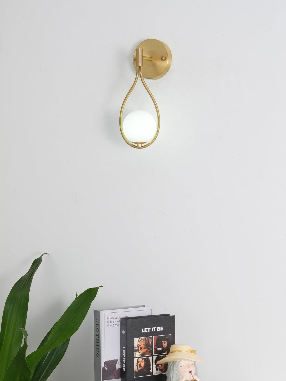 Eiralaya Moderne wandlamp van messing met glas in minimalistisch design