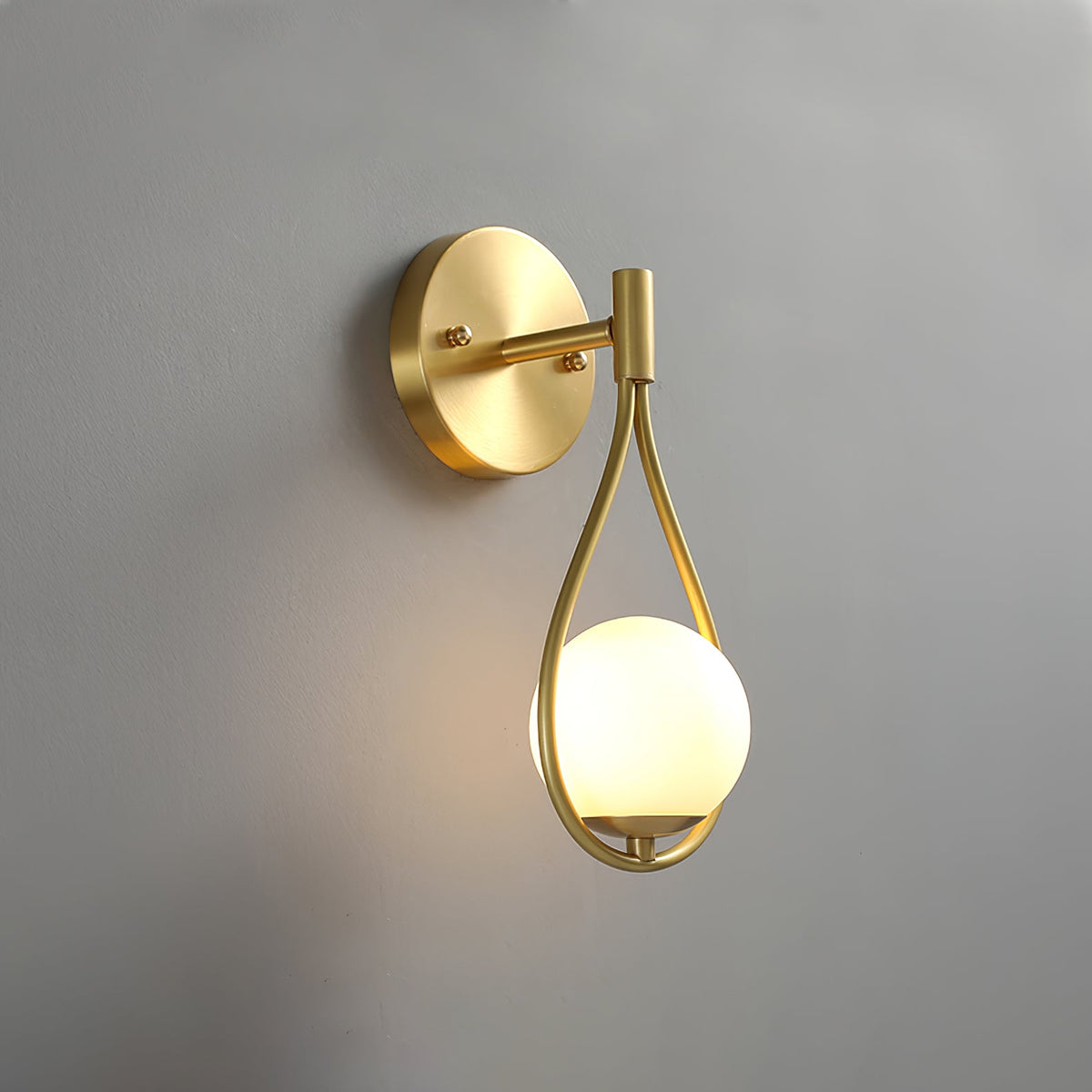 Eiralaya Moderne wandlamp van messing met glas in minimalistisch design