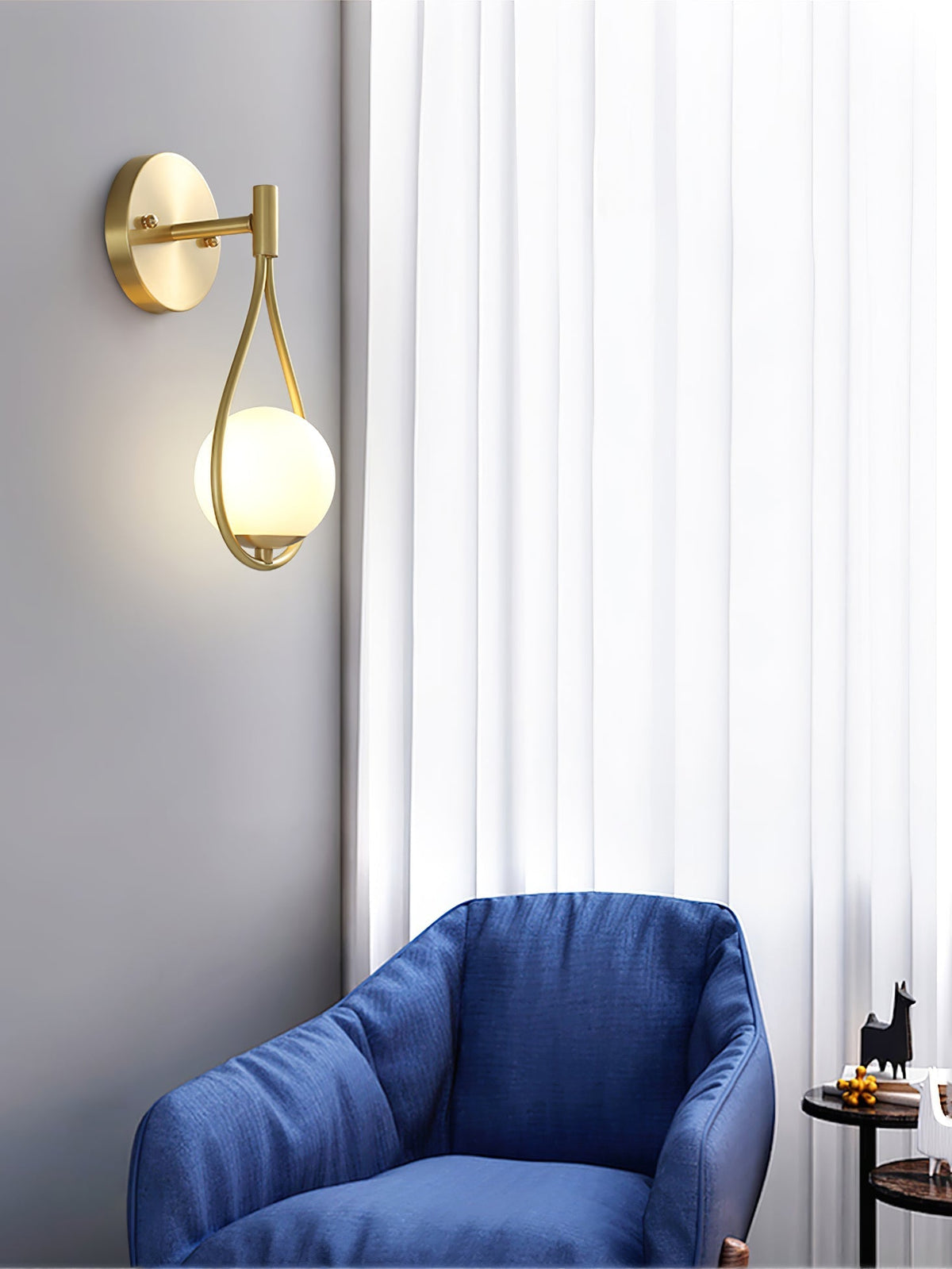 Eiralaya Moderne wandlamp van messing met glas in minimalistisch design