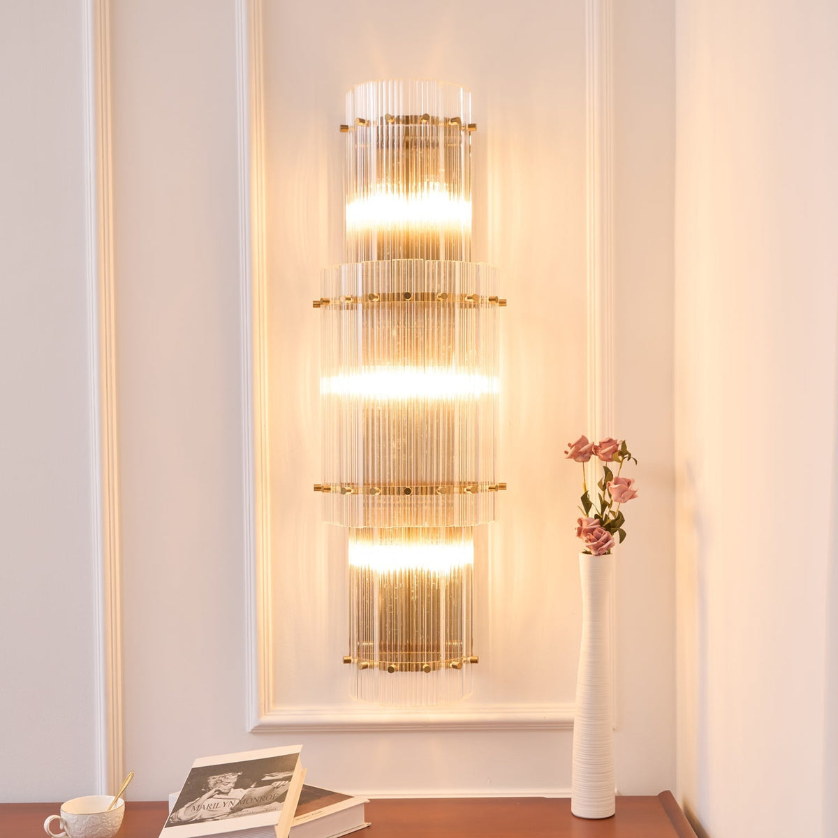Liorivise moderne wandlamp met Gelagen Glasstaven en koper Afwerking