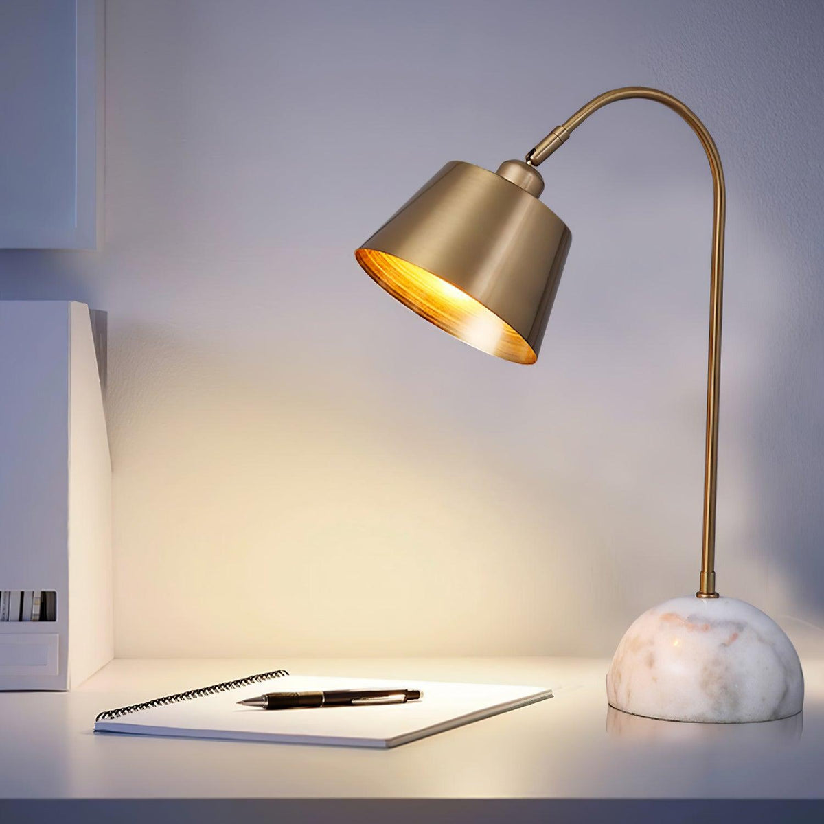 Caleo elegante tafellamp met marmeren voet