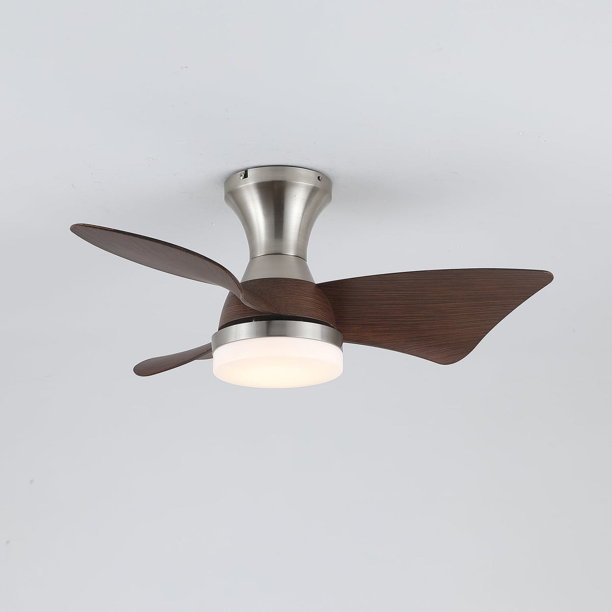 Aureon Moderne plafondventilator met verlichting van walnoothout