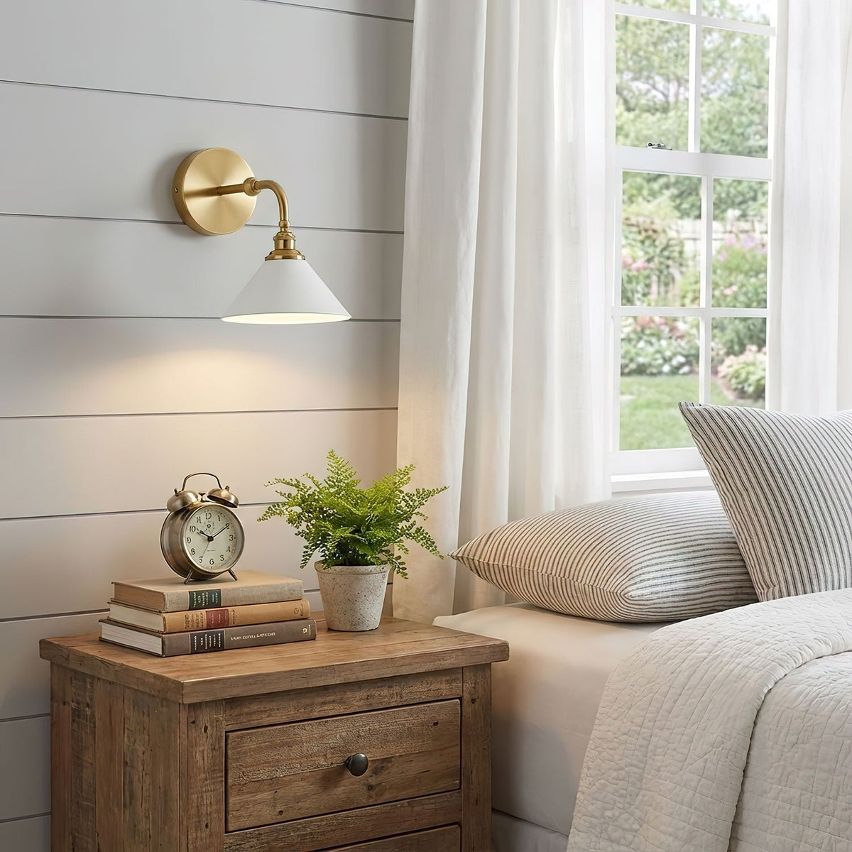 Dina Valerienne Minimalistische hoornvormige metalen wandlamp