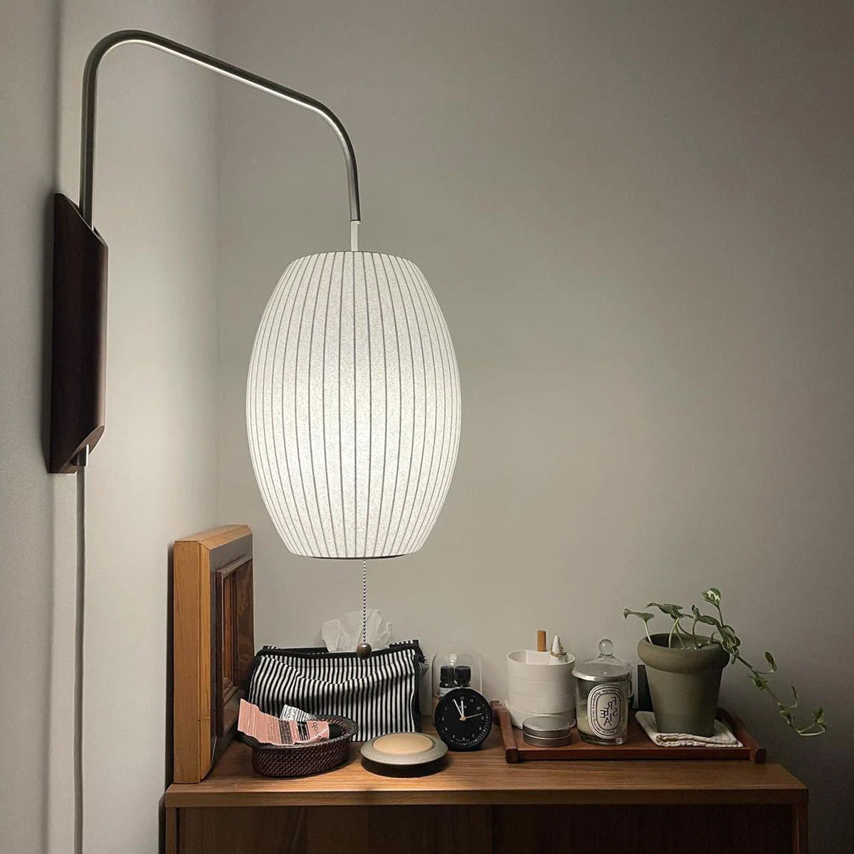 Aldinira wandlamp walnoot bal