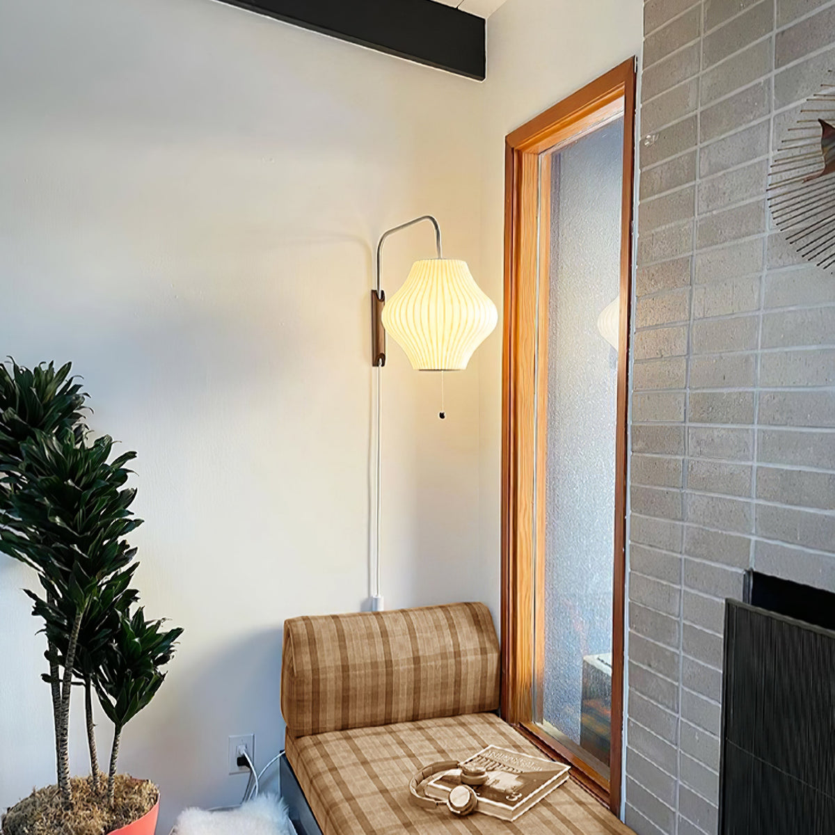 Aldinira wandlamp walnoot bal