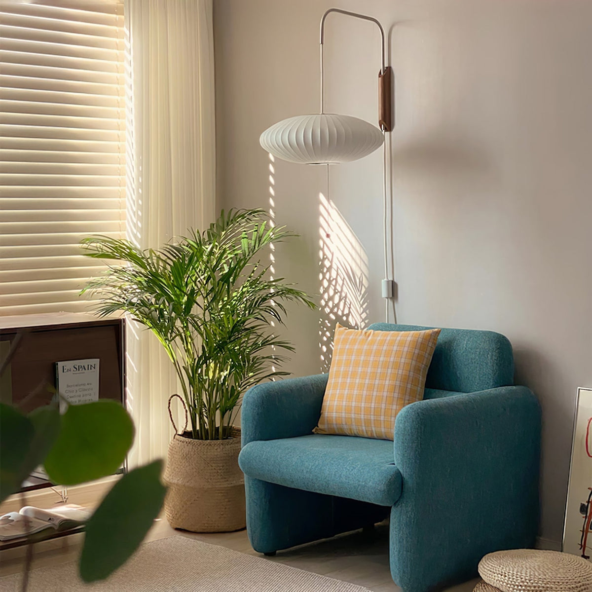 Aldinira wandlamp walnoot bal