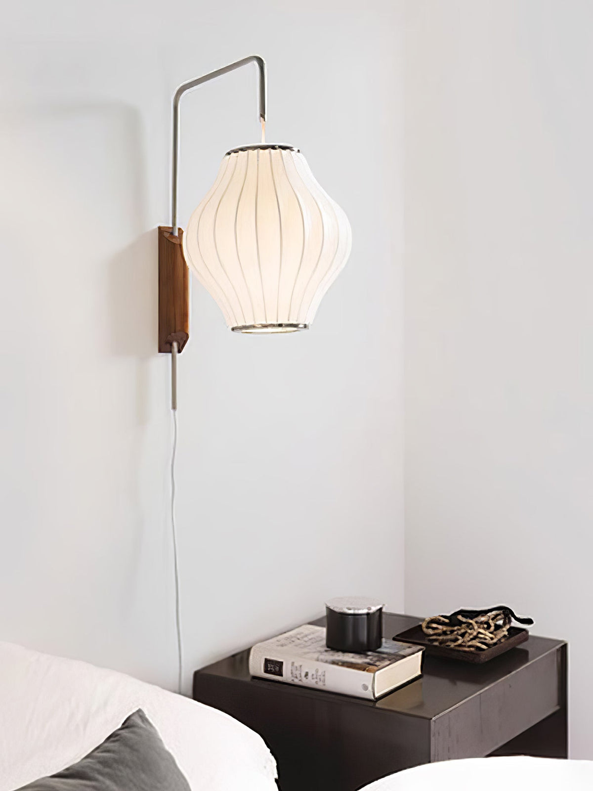 Aldinira wandlamp walnoot bal