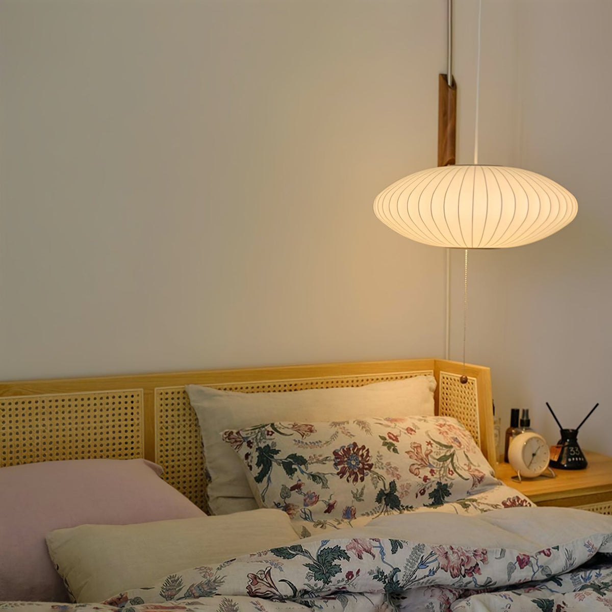 Aldinira wandlamp walnoot bal