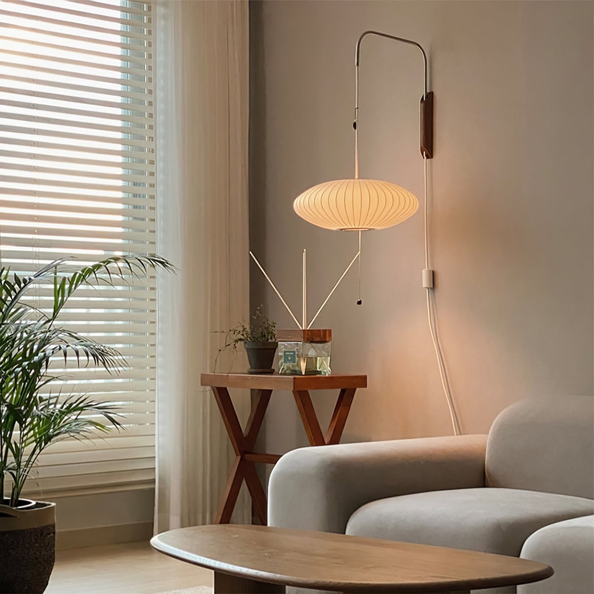 Aldinira wandlamp walnoot bal