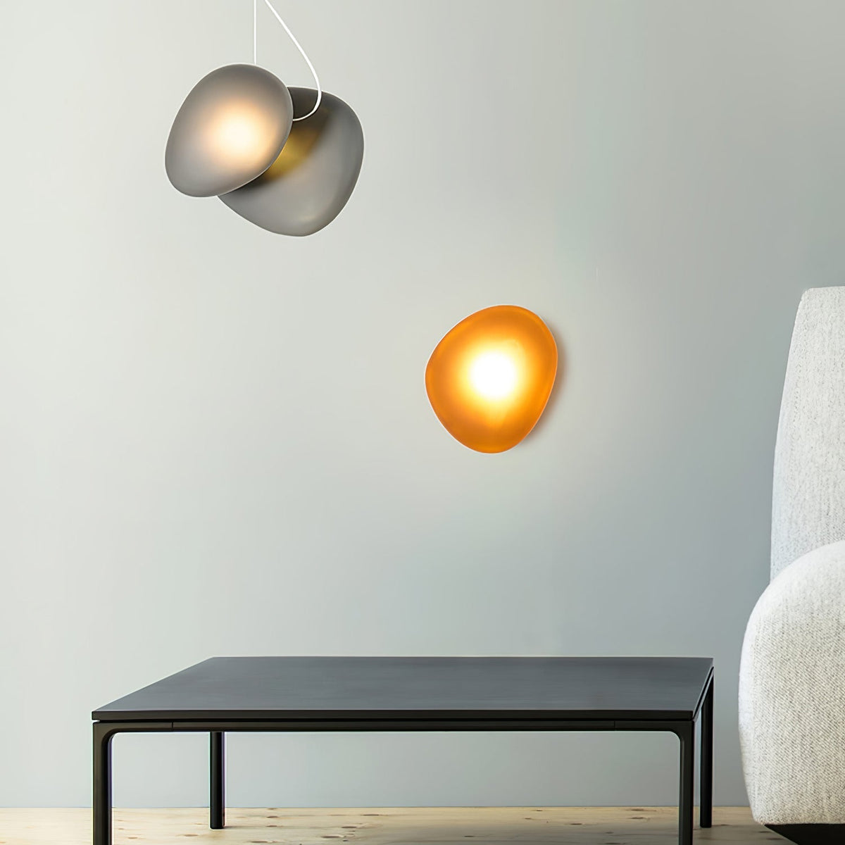 Eirinina wandlamp met bolvormig glas