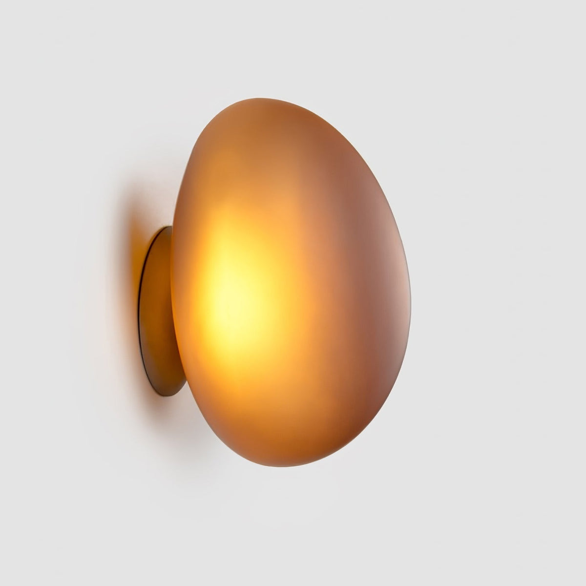 Eirinina wandlamp met bolvormig glas