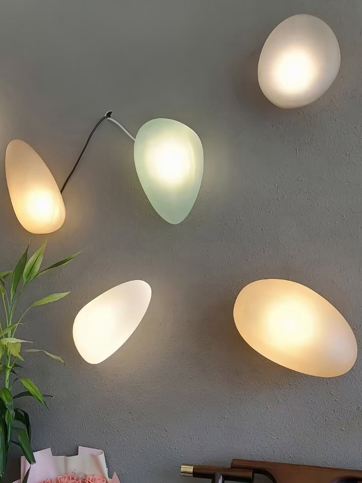 Eirinina wandlamp met bolvormig glas