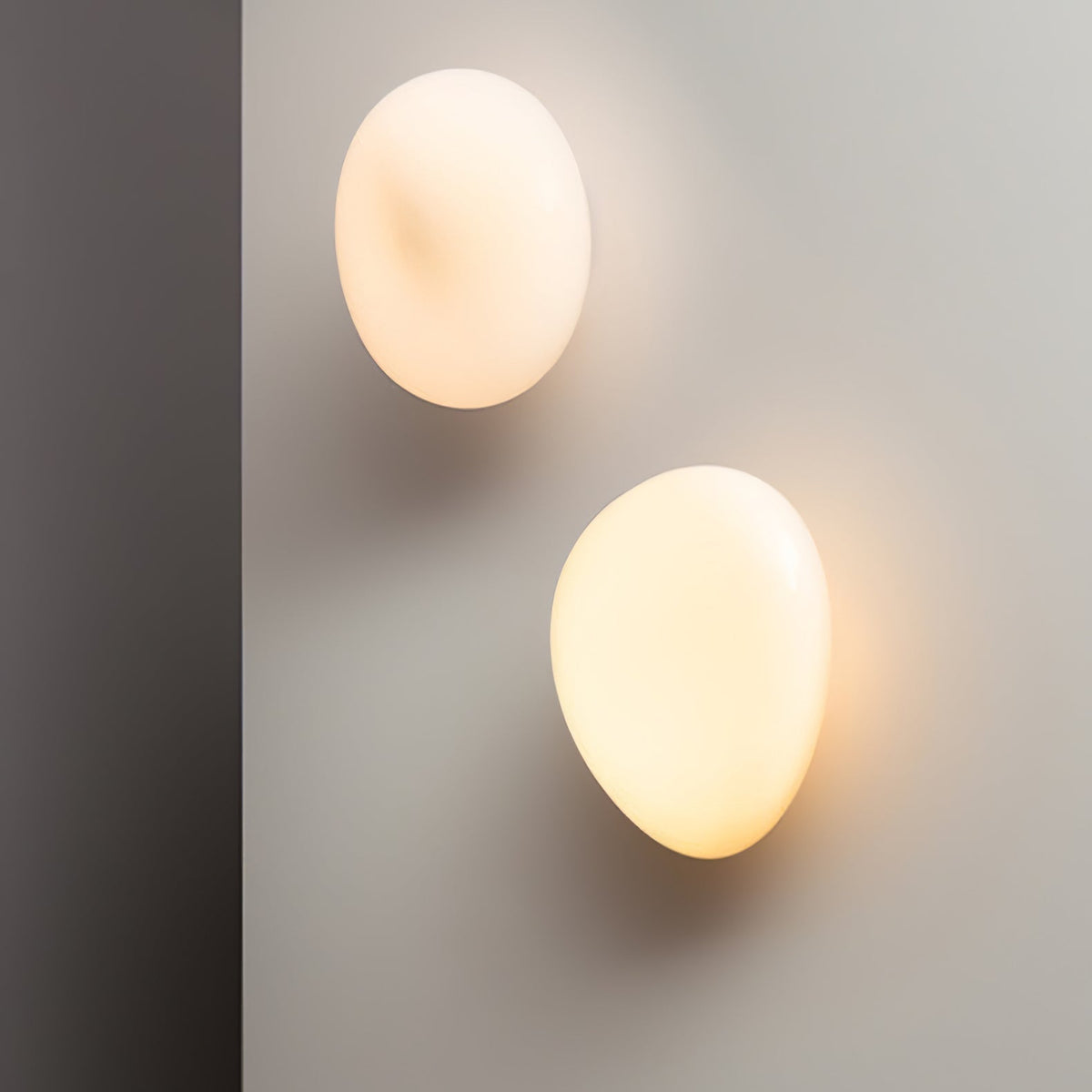 Eirinina wandlamp met bolvormig glas