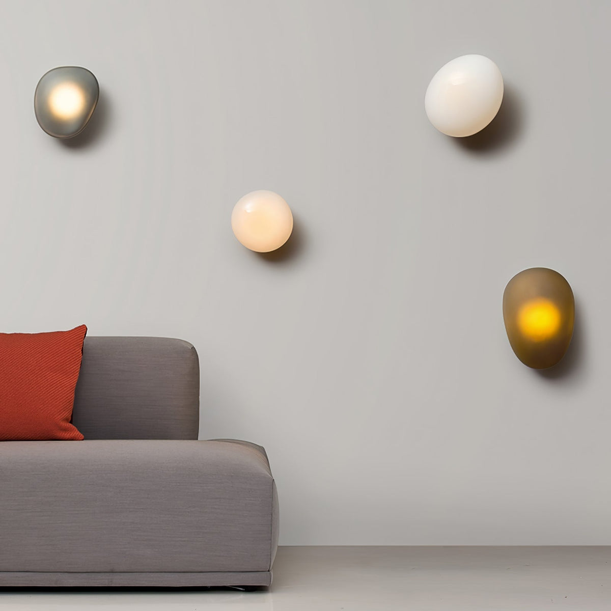 Eirinina wandlamp met bolvormig glas