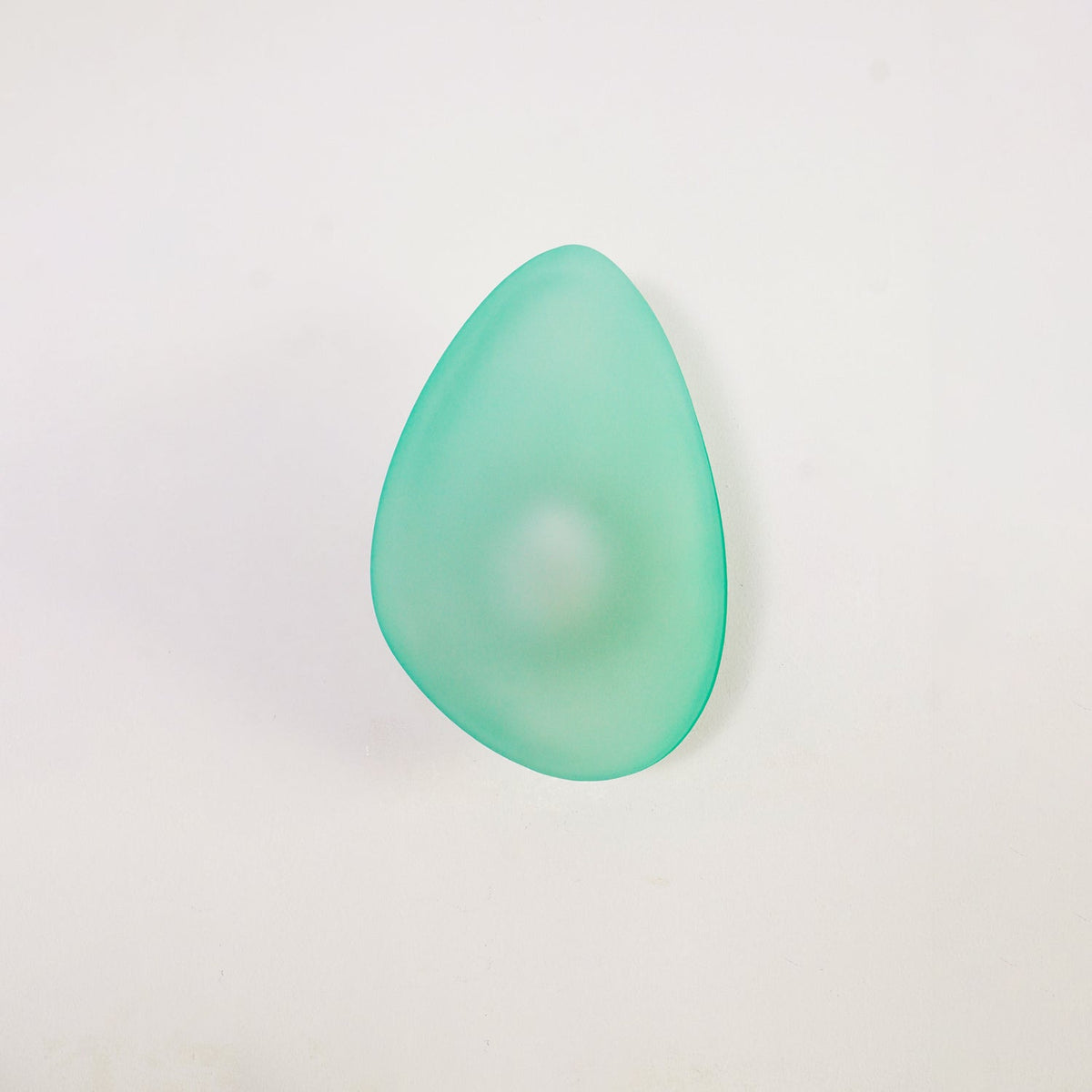Eirinina wandlamp met bolvormig glas
