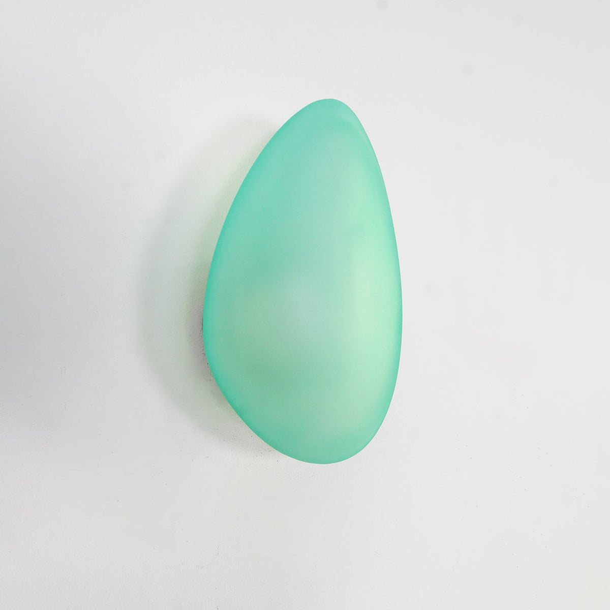 Eirinina wandlamp met bolvormig glas