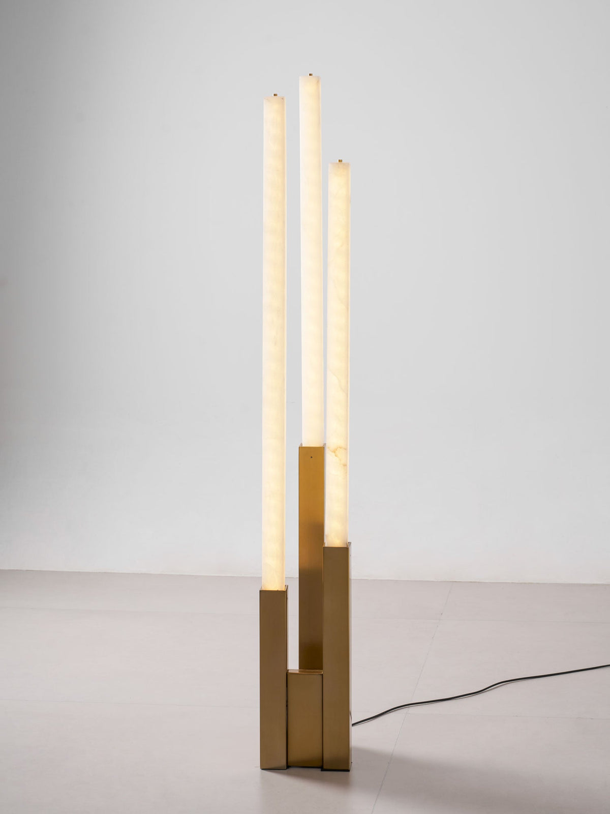 Callisto vloerlamp in albast