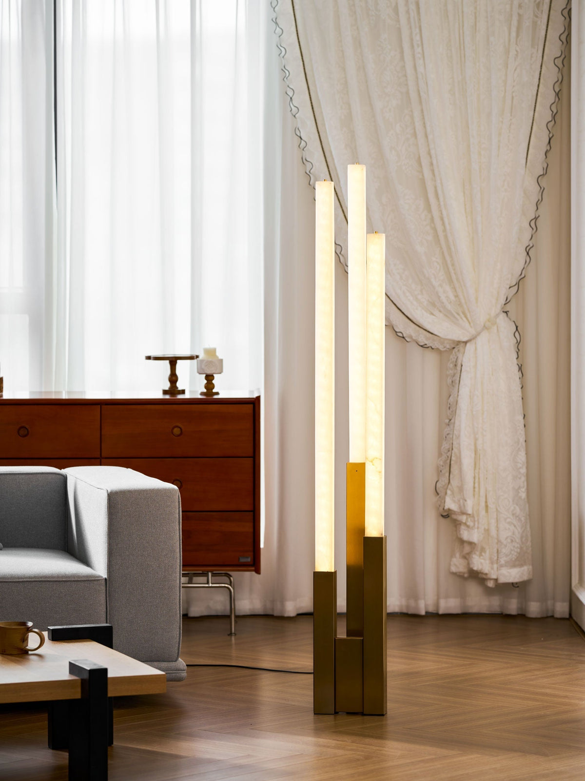 Callisto vloerlamp in albast